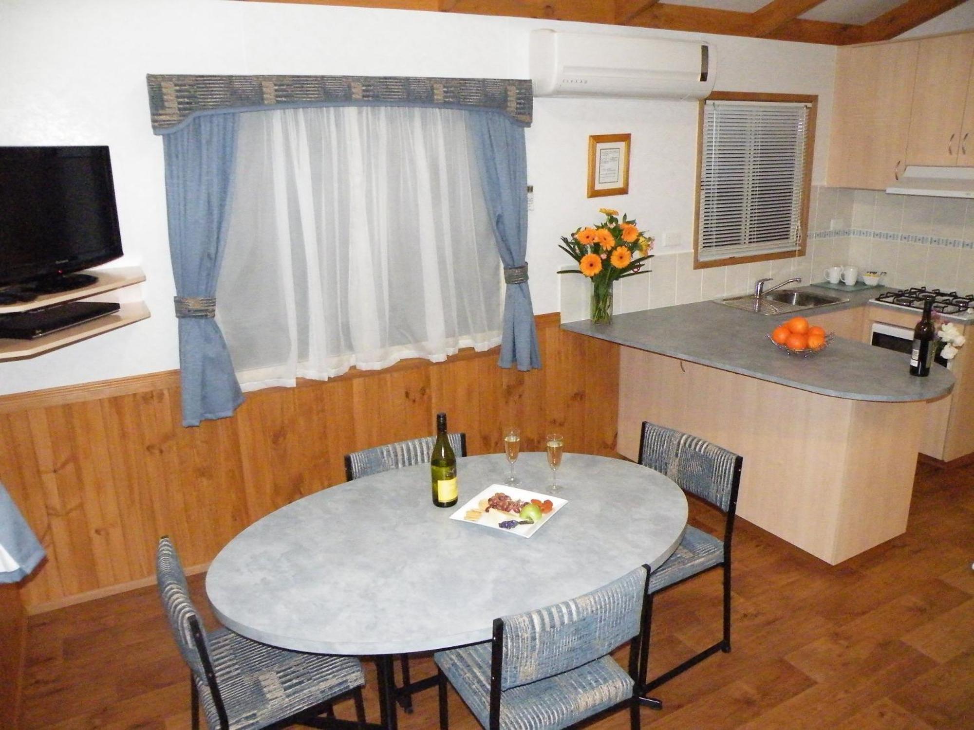 Lake Hamilton Motor Village And Caravan Park Ruang foto